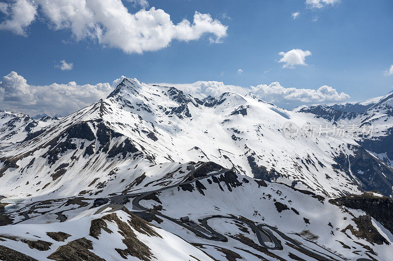 大格洛克纳山脉附近的奥地利阿尔卑斯山的雪峰