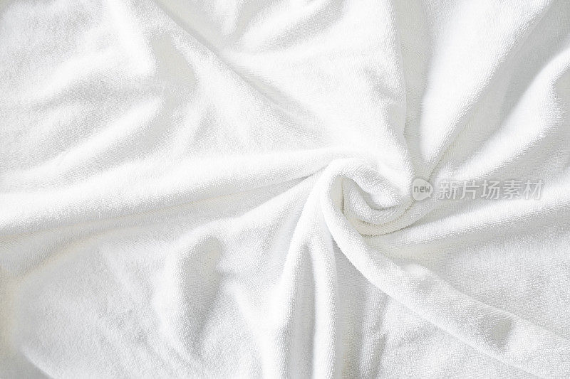 纹理白色天然棉毛巾背景照片与选择性聚焦。