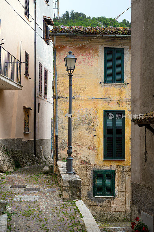 意大利拉齐奥，罗马切瓦拉的狭窄小巷