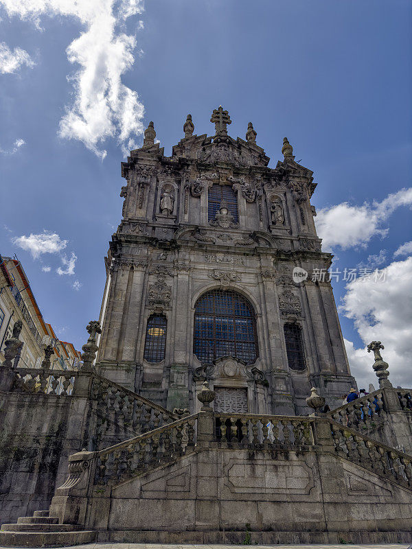 葡萄牙波尔图的神职人员教堂和塔楼