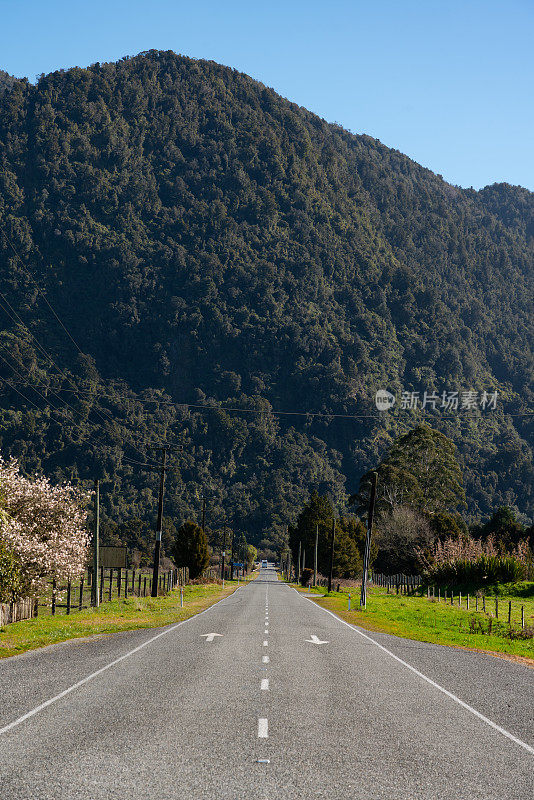 穿越南阿尔卑斯山的道路，新西兰