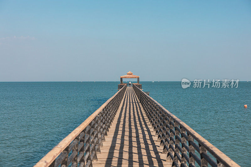 科威特的大海和城市景观