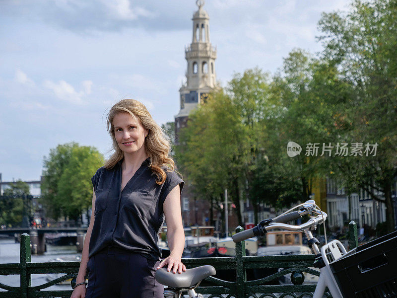 阿姆斯特丹一个骑自行车的女人的肖像