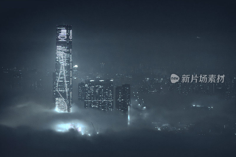 九龙的雾夜