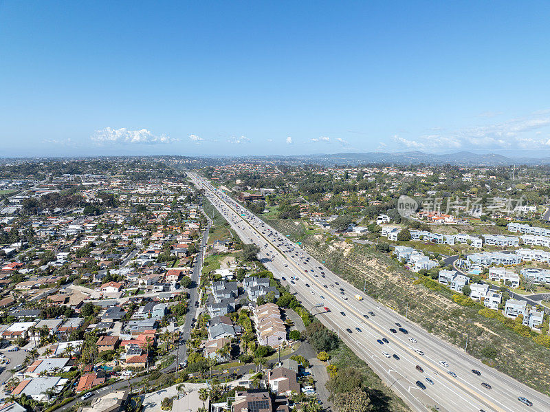 鸟瞰图的高速公路交汇处，圣地亚哥高速公路5号州际公路，加州