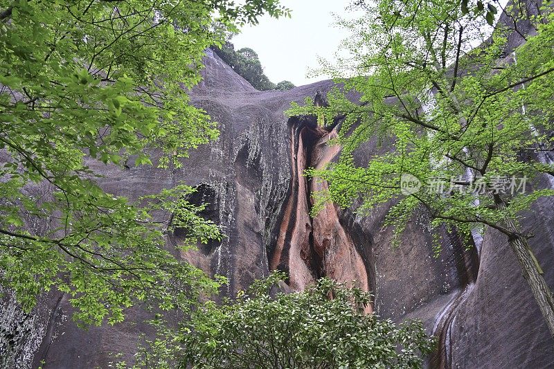 丹霞地貌景区——溶洞