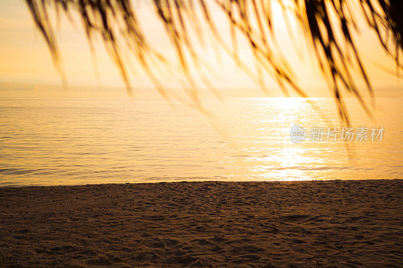 渐变叠加橙色天空傍晚日落日出粉彩柔和效果海沙海滩海岸背景图案抽象纹理设计夏天自然春天轻美模板黄色壁纸