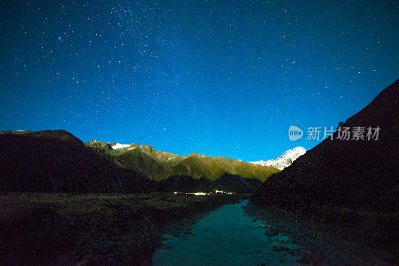 新西兰库克山星光下的夜晚。