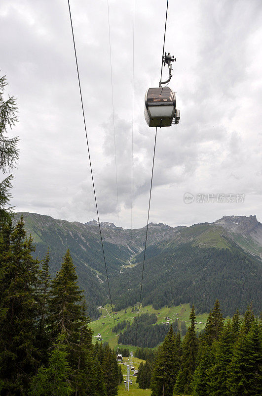 瑞士达沃斯的滑雪缆车