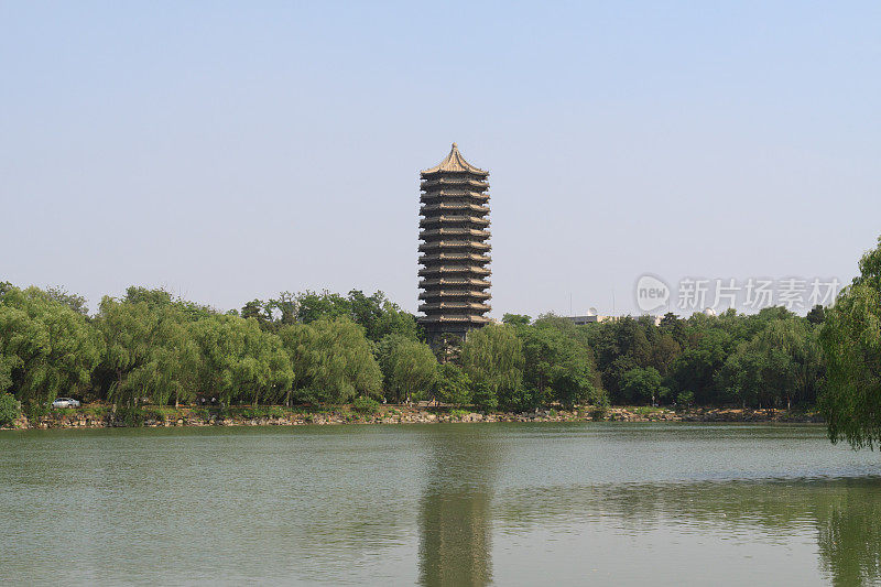 北京大学中国水园与宝塔