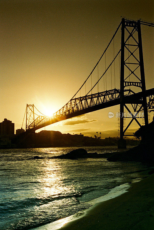 弗洛里亚诺波利斯赫西利奥卢兹桥上的日落
