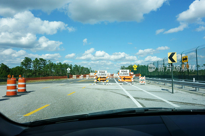 司机视角前方道路封闭