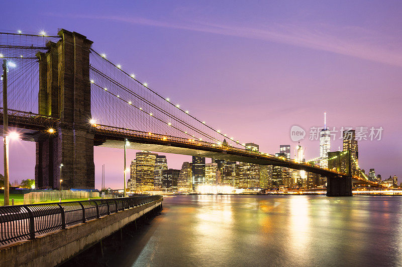 布鲁克林大桥和曼哈顿的夜晚