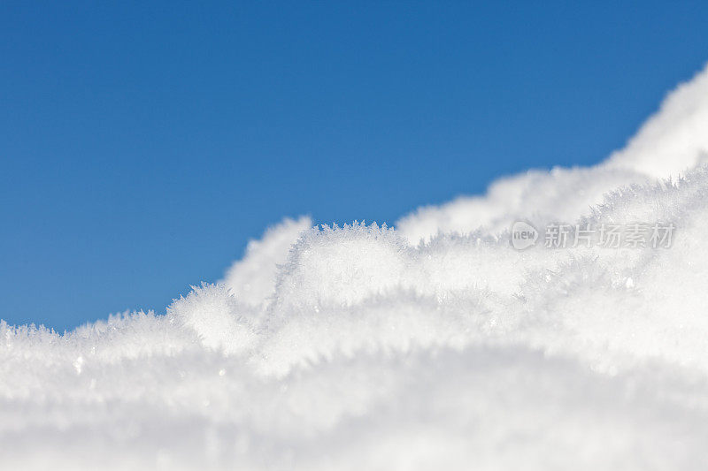 雪和天空