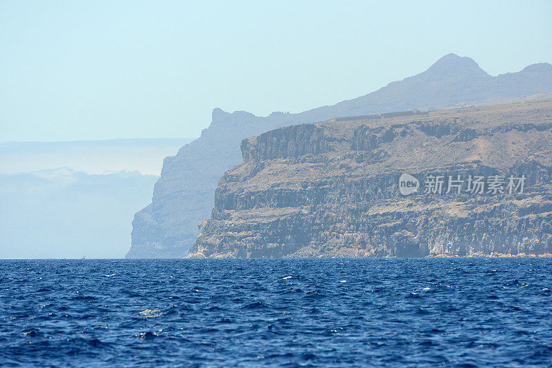 在大卡纳利亚的大西洋海岸有古老的火山岩