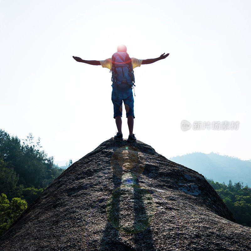 人的成功站在山峰的顶峰