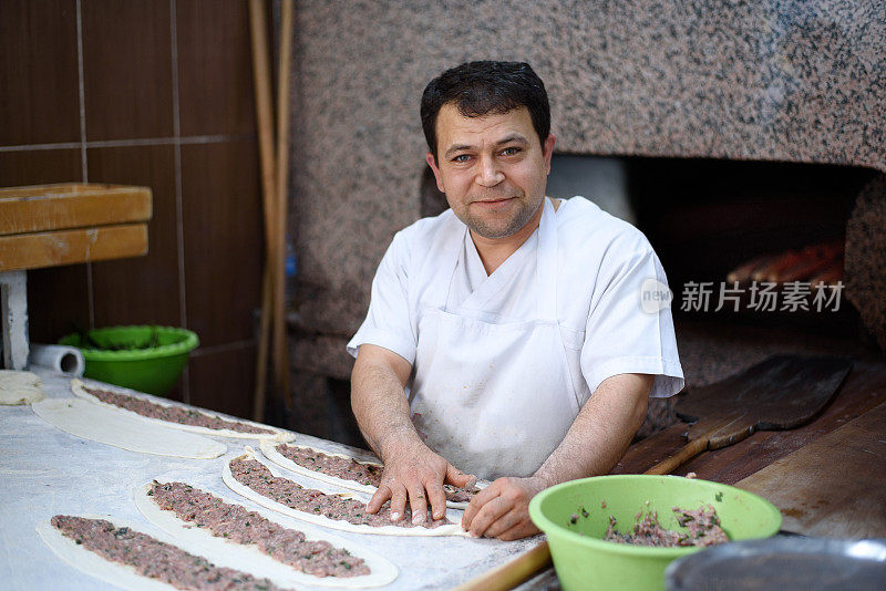 厨师正在准备土耳其菜