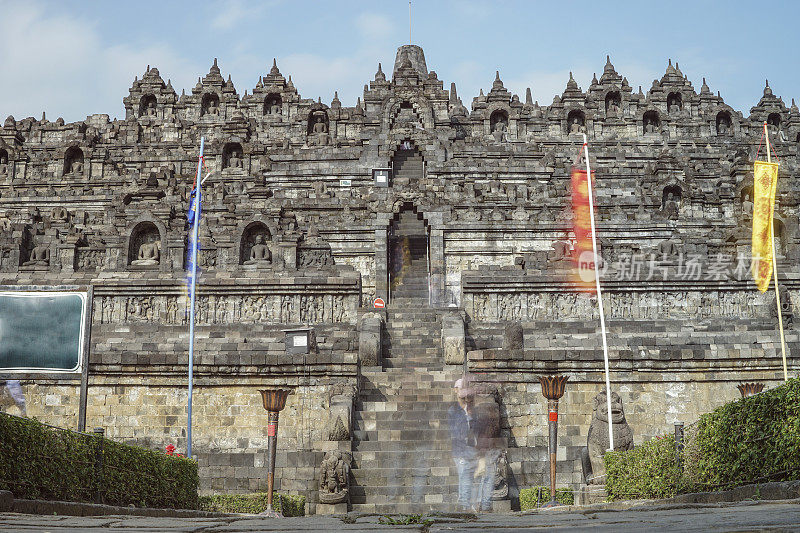 婆罗浮屠寺在中爪哇
