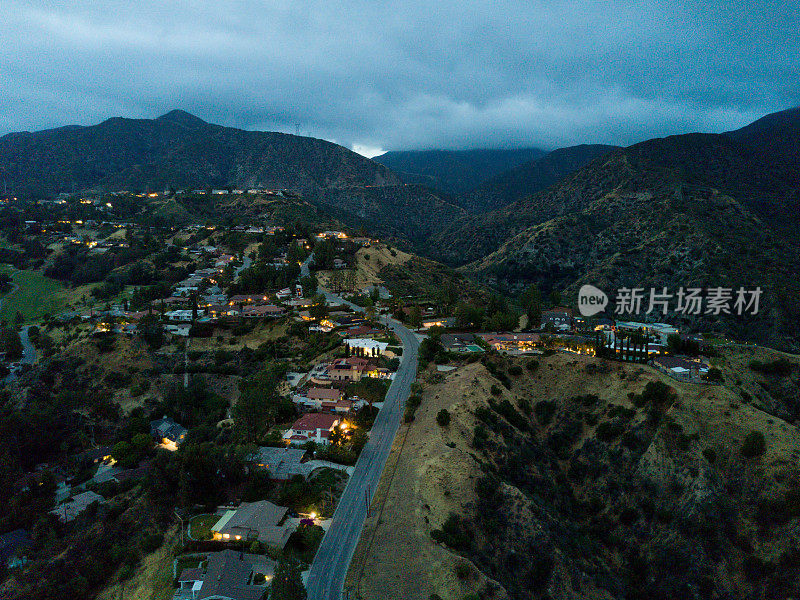 住宅城市夜间航拍图