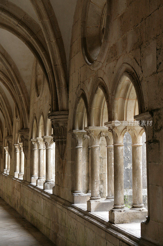 美丽的中世纪修道院阿尔科巴卡在葡萄牙中部