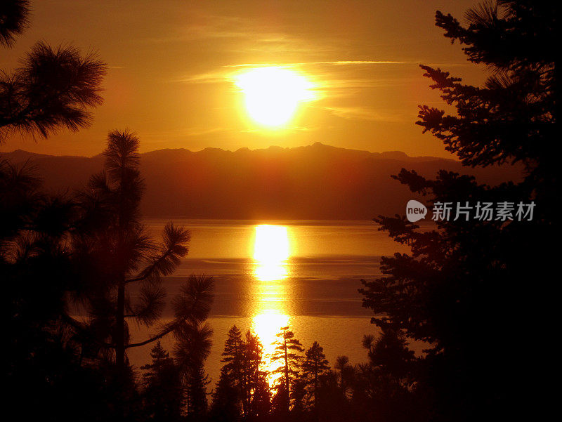 太浩湖美丽的日落