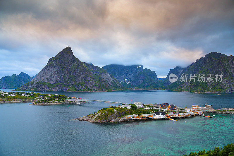 挪威，挪威罗浮敦群岛的日落风景