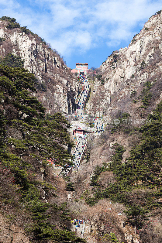 中国泰山的戏剧性楼梯