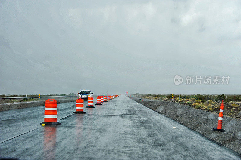 沙漠93号公路开始刮季风风暴