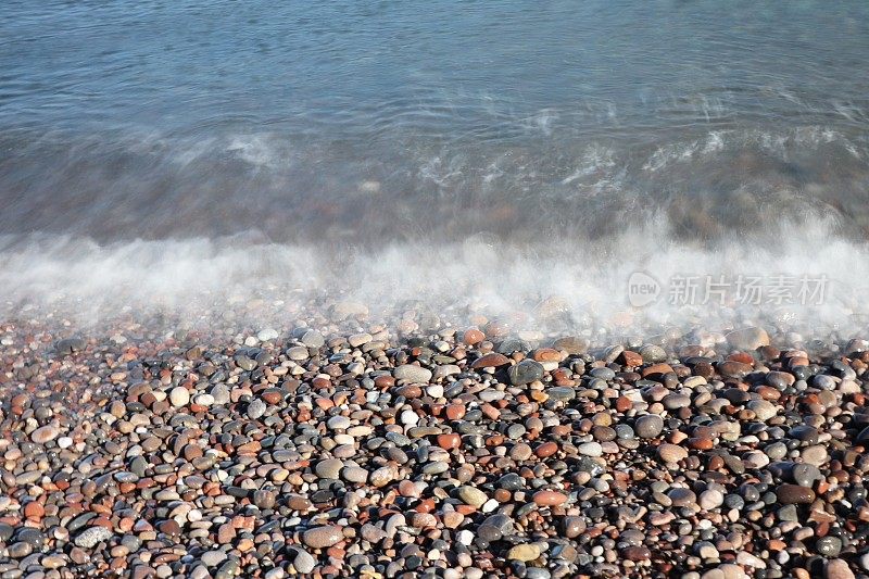 鹅卵石在海滨