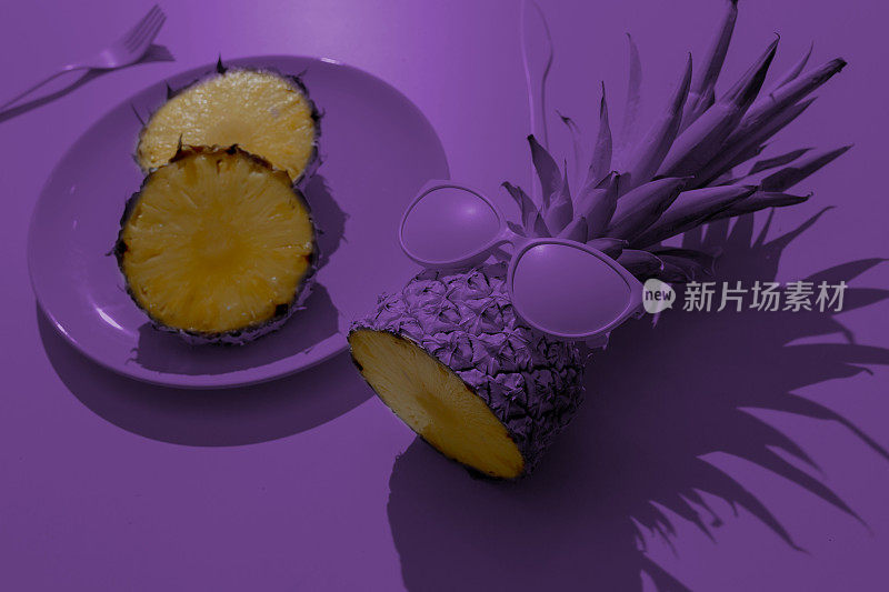 紫色背景上的菠萝