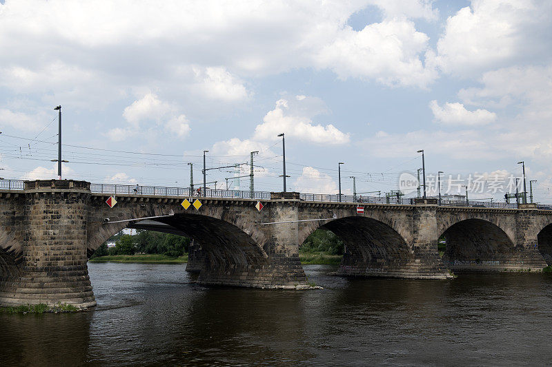 德累斯顿易北河上的马里恩布鲁克桥