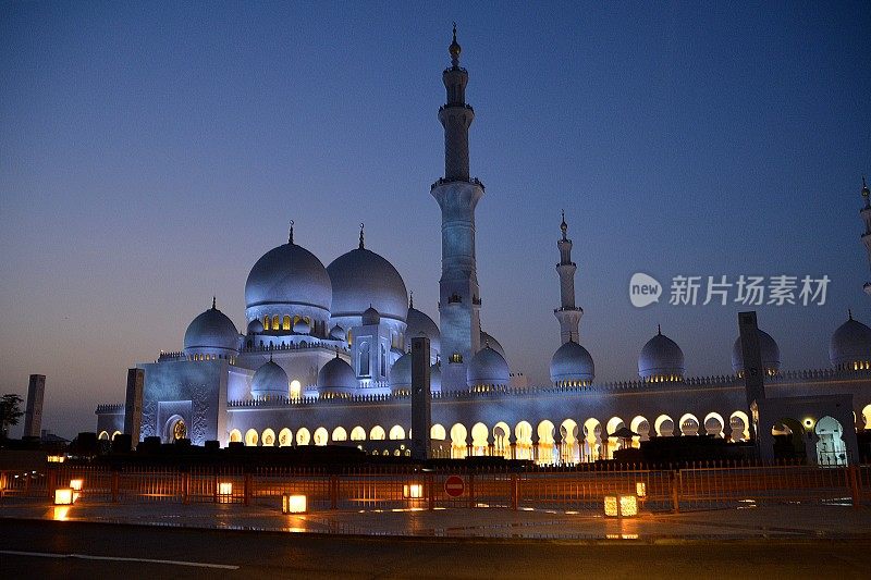谢赫扎耶德清真寺黄昏，阿布扎比，阿联酋