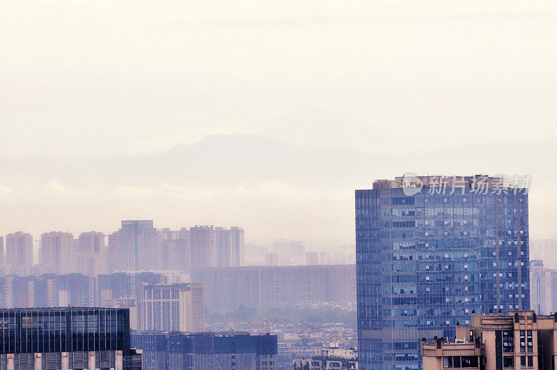 城市天际线在日出，成都，中国