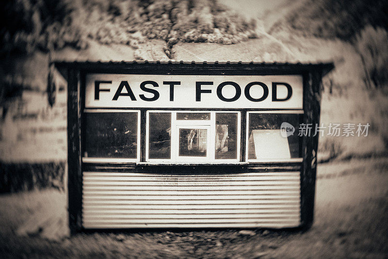 高加索地区一家孤零零的小吃店