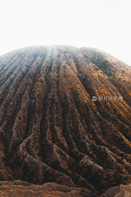 印度尼西亚Bromo地区，日出时火山的壮观景象