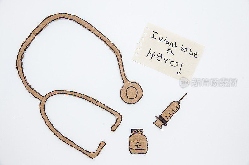 我想成为一个英雄。我想成为一名医生。