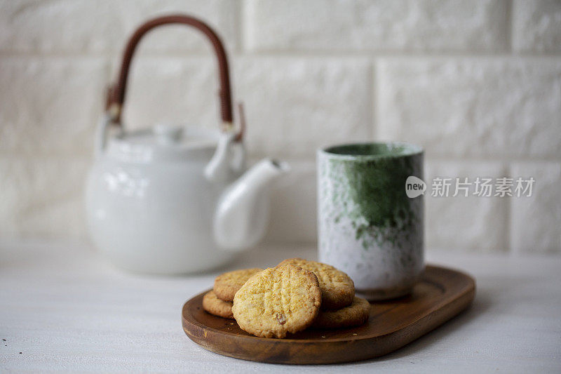 家里烤的全麦饼干和下午茶