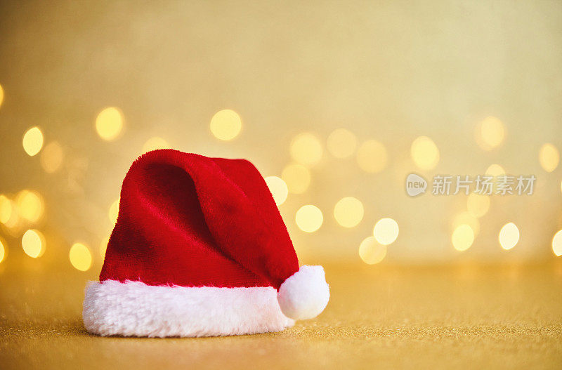 圣诞背景与圣诞帽和圣诞灯