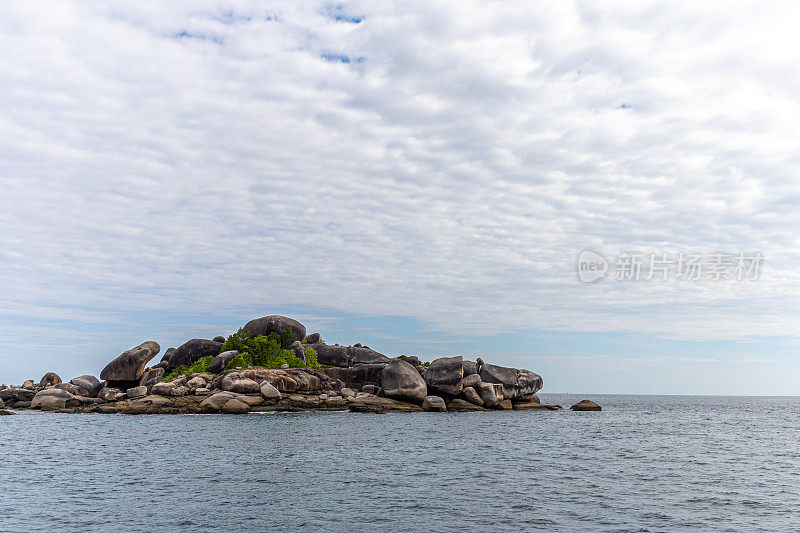 蓝天下的海景