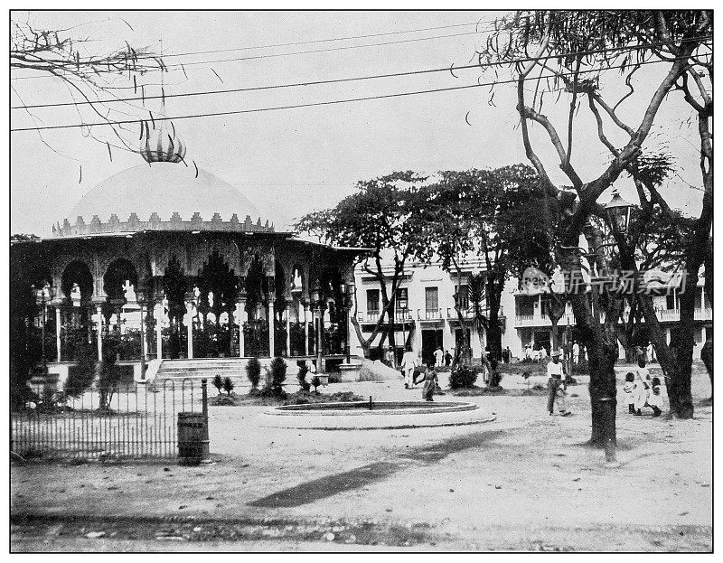 古董黑白照片:波多黎各庞塞广场上的赌场和公园