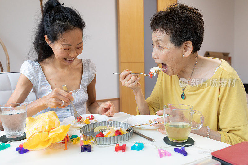 在家庆祝生日