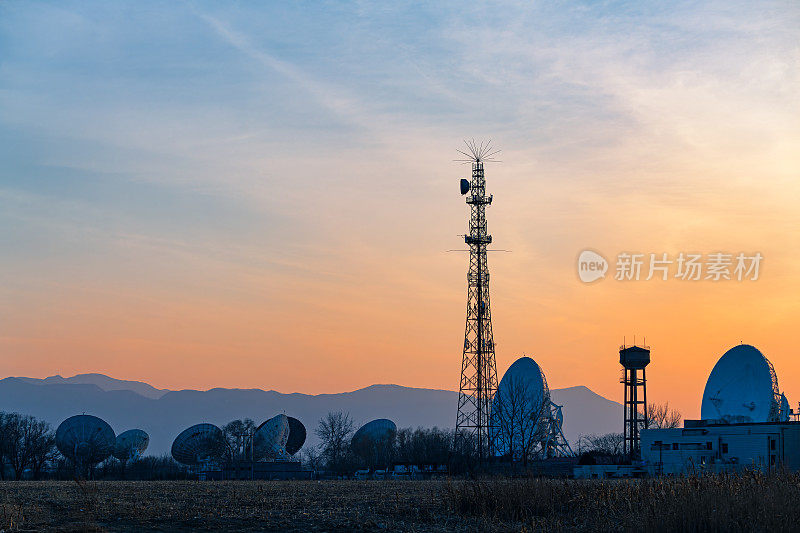 5G日落基站:用于移动电话和视频数据传输的蜂窝通信基站