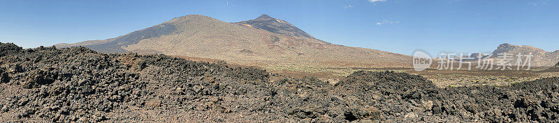 特内里费岛干燥的火山景观。背景是泰德山。