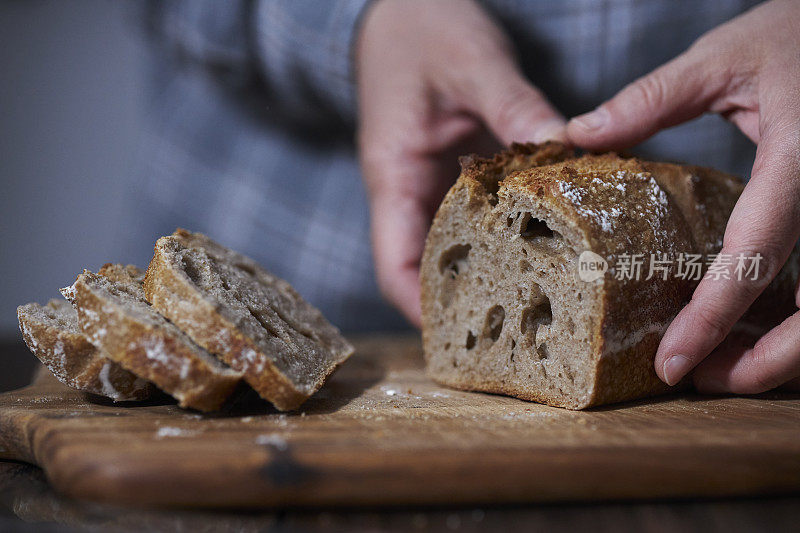 手工面包:自制的黑麦面包