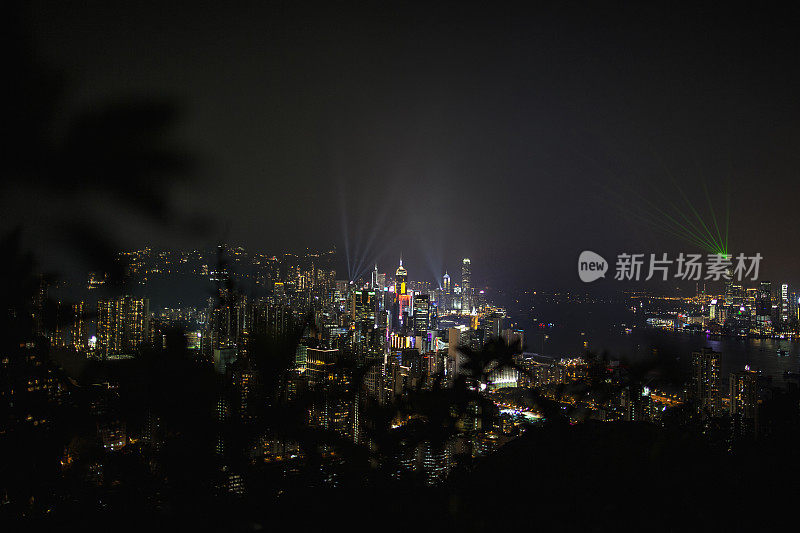 从宝马山顶俯瞰香港夜景及激光秀