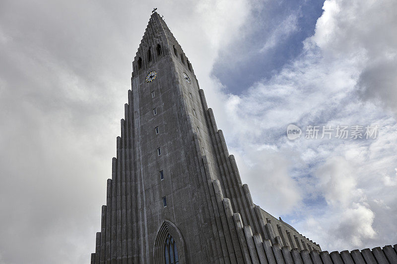 冰岛雷克雅未克市中心的Hallgrimskirkja教堂建筑