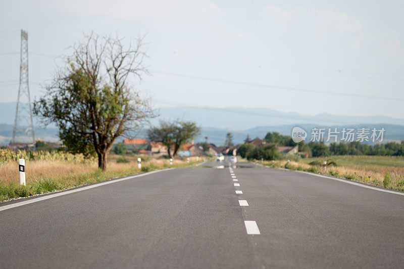 空无一人的道路