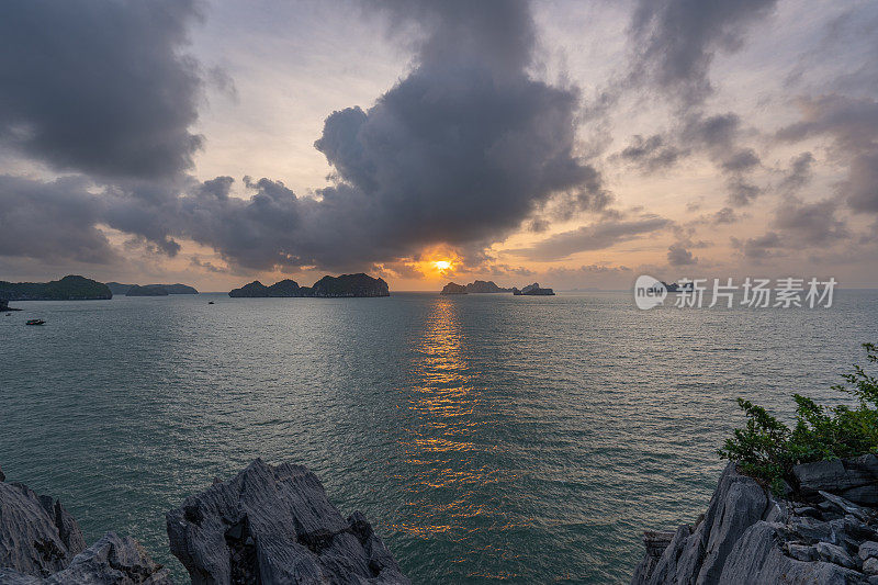 在东南亚兰哈和下龙湾的越南猫巴岛的热带天堂上充满活力的日出