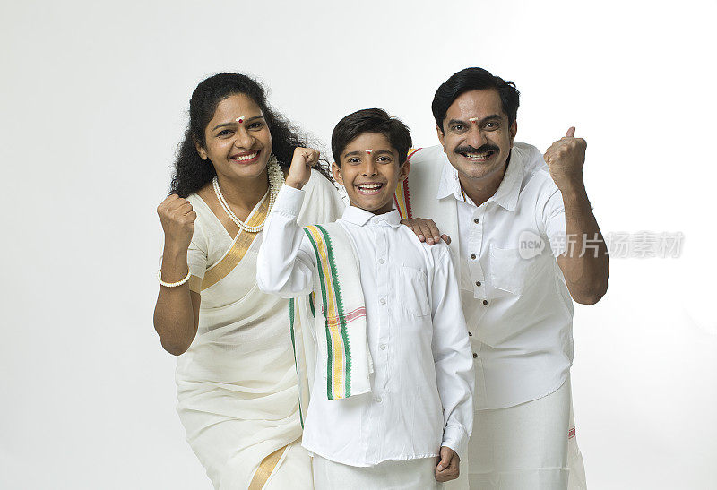 南印度家庭庆祝成功