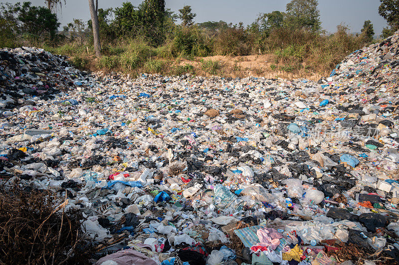 泰国农村的垃圾场(或Landfield)视图。